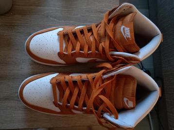 Nike Dunk High Monarch beschikbaar voor biedingen