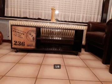Industriële tv tafel, meubel, salontafel beschikbaar voor biedingen