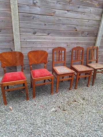 5 houten stoelen beschikbaar voor biedingen