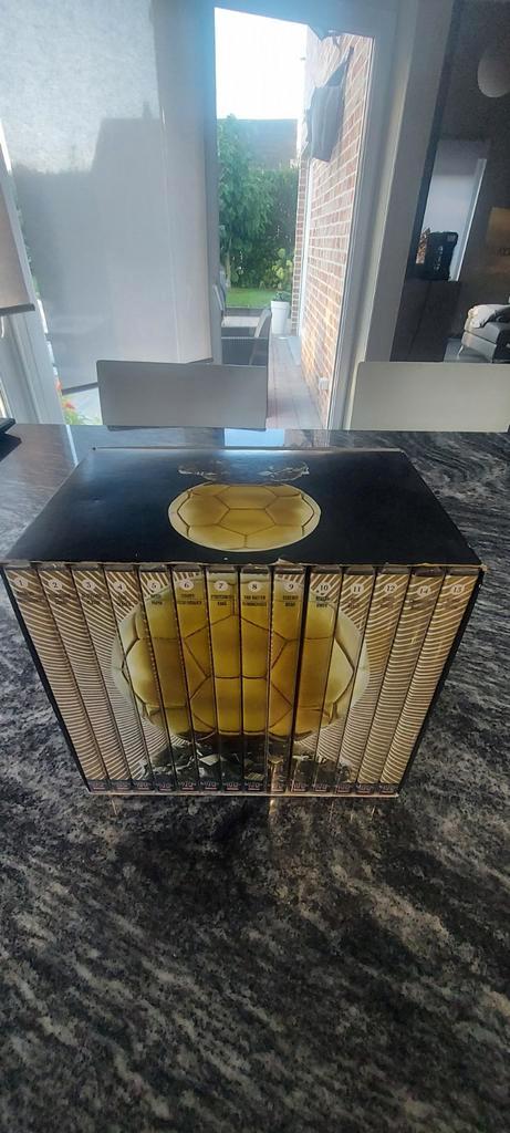 Coffret de 14 dvd (neuf) la légende du ballon d'or, Cd's en Dvd's, Dvd's | Sport en Fitness, Nieuw in verpakking, Documentaire