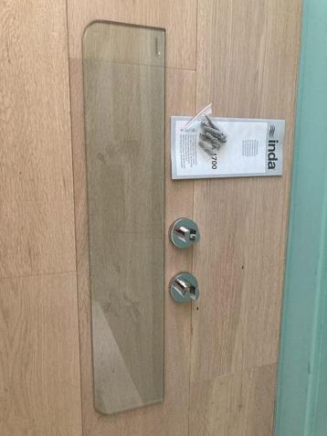 Glazen planchet badkamer NIEUW beschikbaar voor biedingen