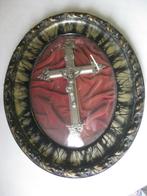 Crucifix i/e cadre ovale avec belles moulures VINTAGE, Antiquités & Art, Enlèvement ou Envoi