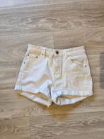jeansshort Bershka confectiemaat 36 in nieuwstaat, Vêtements | Femmes, Jeans, W28 - W29 (confection 36), Enlèvement ou Envoi, Blanc