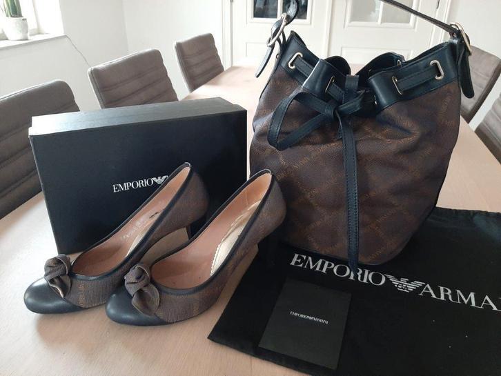 NIEUW! Pumps mt39.5 + Bucket-Bag Emporio Armani (nwpr 540eur, Vêtements | Femmes, Chaussures, Neuf, Escarpins, Bleu, Enlèvement ou Envoi