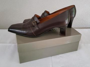 Nouvelles chaussures brunes pour femmes