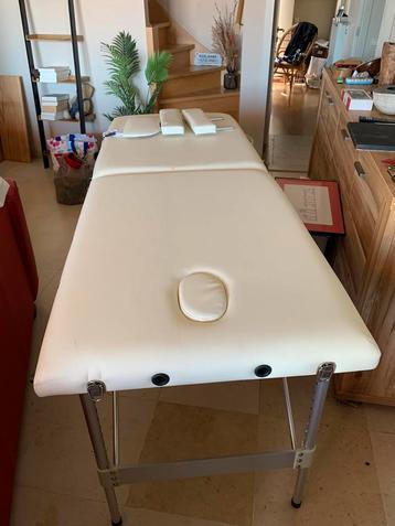 Inklapbare massagetafel beschikbaar voor biedingen