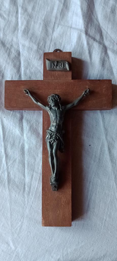 Kruisbeeld van hout en metaal 12x20x3, Antiek en Kunst, Antiek | Religieuze voorwerpen, Ophalen of Verzenden