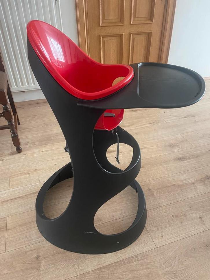 Kinderstoel met veiligheidsriempje en blad, Kinderen en Baby's, Kinderstoelen, Zo goed als nieuw, Overige typen, Aanschuifbaar