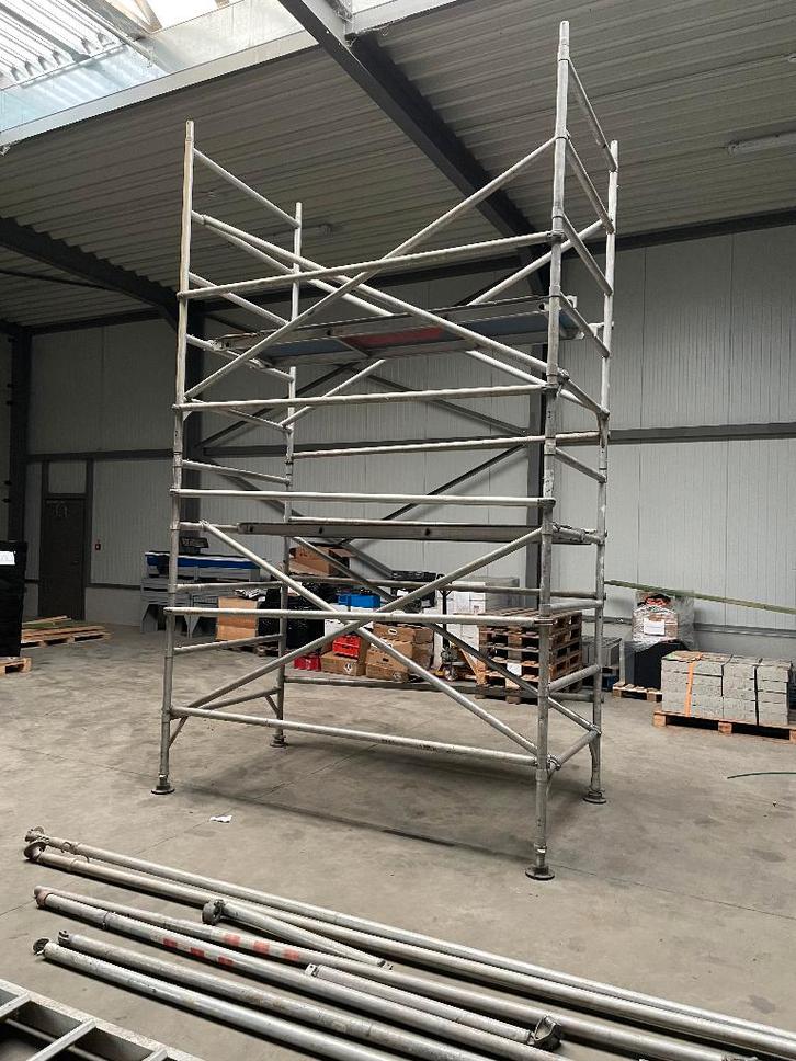 Stelling met toebehoren, Doe-het-zelf en Bouw, Steigers, Gebruikt, Gevelsteiger, 2 tot 5 meter, Ophalen
