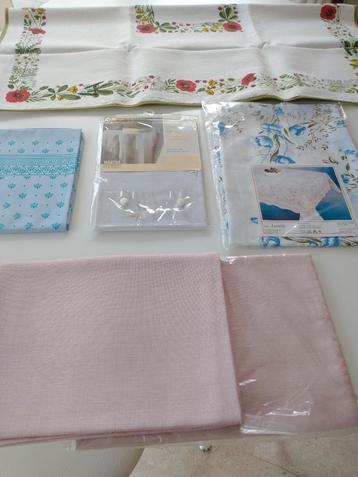 Tafelkleedjes set  beschikbaar voor biedingen