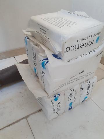 Kinetico zoutontharder 7 stuks van 8 kg 70€ in Brussel  beschikbaar voor biedingen