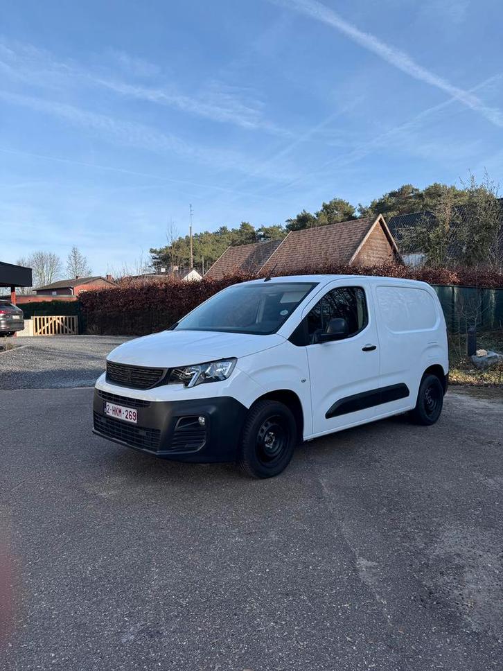 Peugeot Partner 1.2i 110pk van 2020 met 69.000 km, Autos, Camionnettes & Utilitaires, Particulier, Peugeot, Essence, Blanc, Enlèvement