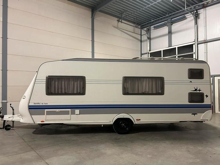Caravan hobby kfme, Caravans en Kamperen, Caravans, Particulier, tot en met 6, 1250 - 1500 kg, Rondzit, Hobby, Frans bed, Omvormbare zithoek