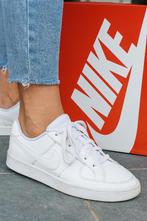 Sneakers Nike blanches — taille 37.5, Enfants & Bébés, Vêtements enfant | Chaussures & Chaussettes, NIKE, Garçon ou Fille, Enlèvement ou Envoi