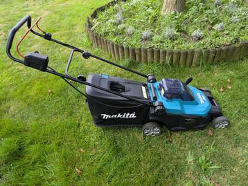 Grasmachine Makita DLM432CT2 - 575m2, Tuin en Terras, Grasmaaiers, Ophalen, Zo goed als nieuw, 40 t/m 49 cm, Opvangbak