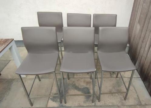 6 stijlvolle barkrukken in taupe – stevige kwaliteit., Huis en Inrichting, Barkrukken, Gebruikt, 60 tot 90 cm, Leer, Metaal, 5 krukken of meer