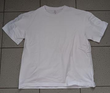 WIT EN ZWARTE T SHIRTS beschikbaar voor biedingen