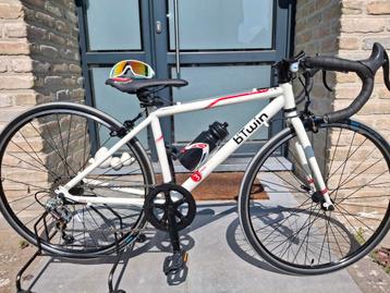 kinderkoersfiets TRIBAN3 JUNIOR(110-130cm VOLLEDIG VERNIEUWD beschikbaar voor biedingen
