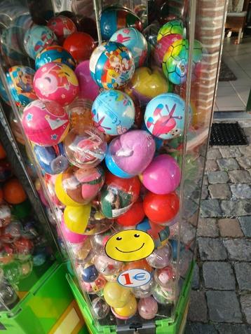 kauwgom automaat,retro,vintage,nostalgisch,capsules,antiek beschikbaar voor biedingen