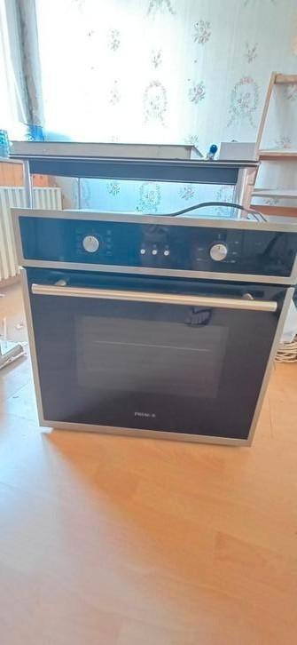 Bijna niet gebruikte oven met inductie kookplaat.  beschikbaar voor biedingen