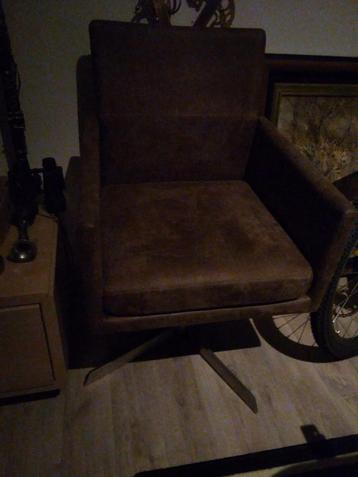 Lederen fauteuille beschikbaar voor biedingen