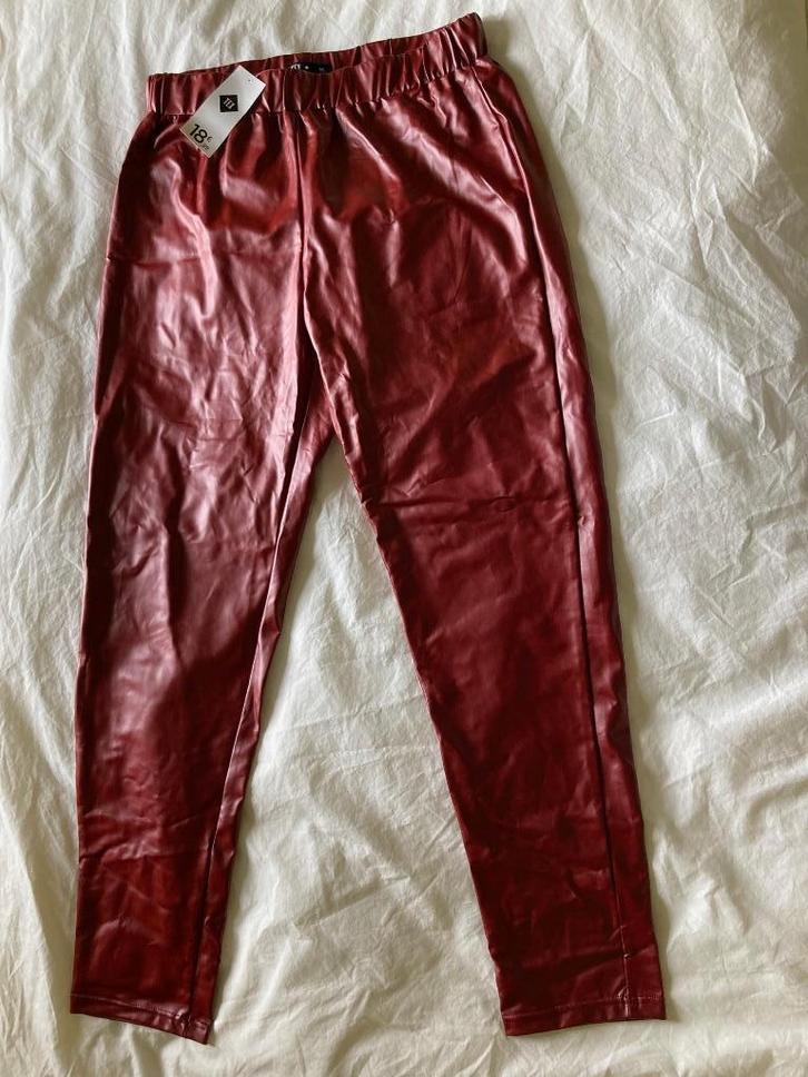 Gloednieuwe rode lederlook legging Tex maat M, Kleding | Dames, Leggings, Maillots en Panty's, Nieuw, Legging, Maat 40/42 (M)