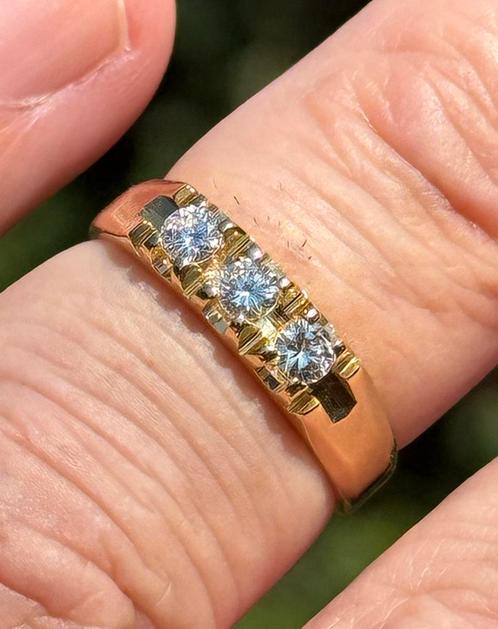 18K gouden ring met 3 diamanten en certificaat! 17,75mm, Handtassen en Accessoires, Ringen, Dame, 17 tot 18, Geel, Goud, Met edelsteen