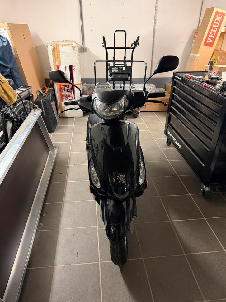 Peugeot v-clic, Fietsen en Brommers, Snorfietsen en Snorscooters, Nieuw, Peugeot, Benzine, Ophalen