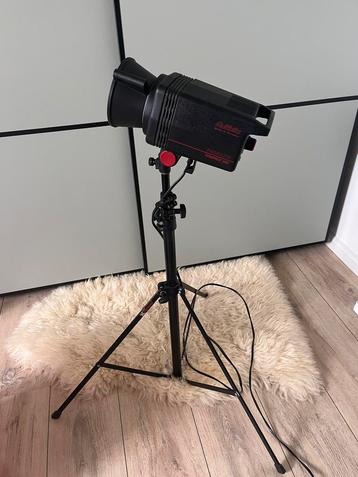 Profilite Compact 200 Multiblitz & tripod beschikbaar voor biedingen