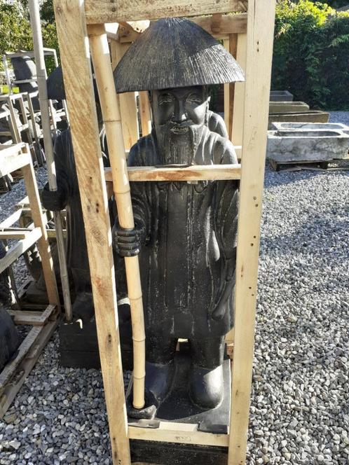 Chinese boer in gepatineerde steen (hoogte 1,40 m), Tuin en Terras, Tuinbeelden, Nieuw, Boeddhabeeld, Overige materialen, Ophalen