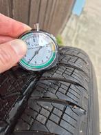 215/65 R17 103H - Zo

goed als nieuw, Enlèvement, Pneu(s)