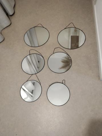 6 miroirs ronds à accrocher différentes tailles  beschikbaar voor biedingen