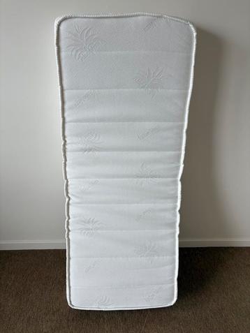 Splinternieuwe matras 150 X 60 cm beschikbaar voor biedingen