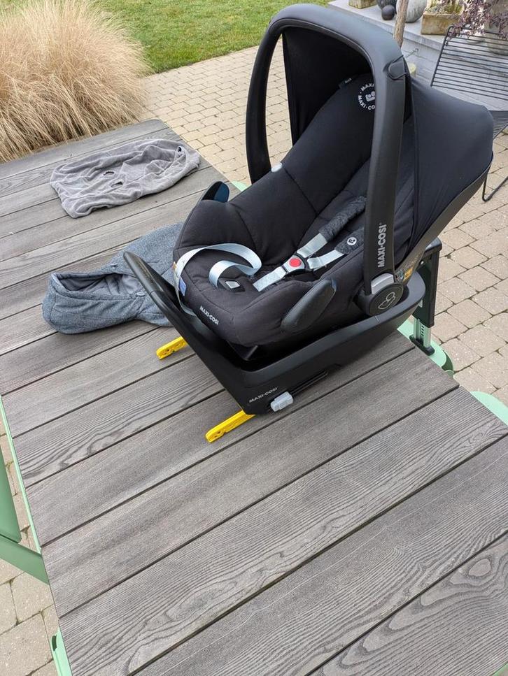 Maxi Cosi autostoel + hoes + base + voetenzak. Tiptop., Kinderen en Baby's, Autostoeltjes, Ophalen