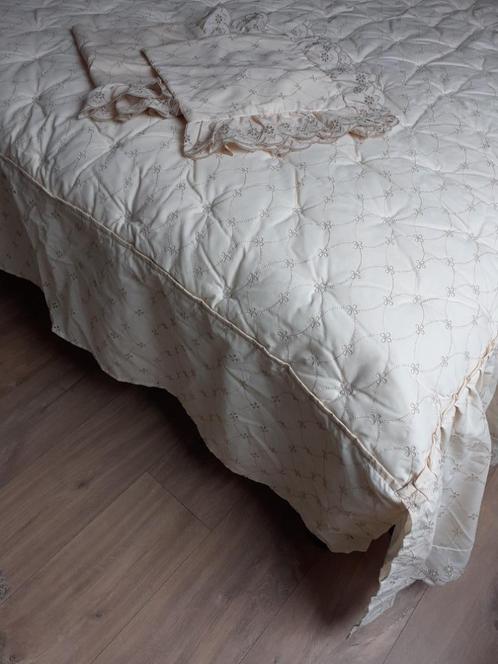 Nieuw Dekbed in Broderie Anglaise, Huis en Inrichting, Slaapkamer | Beddengoed, Nieuw, Deken of Dekbed, Tweepersoons, Beige, Ophalen