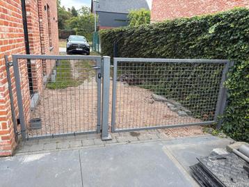 Tuinpoort 3 meter , gepoeder lakt. Reeds gedemonteerd beschikbaar voor biedingen