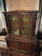 Oude kast met groen glas, Ophalen