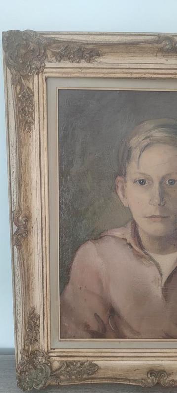Le garçon blond en pull rose dans un magnifique cadre baroqu, Enlèvement ou Envoi