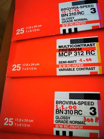 Agfa zwart-wit papier 3 pakjes van 25 vellen beschikbaar voor biedingen