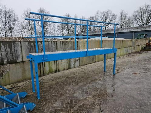 Trap met plateau / spuit plaats plateau Loopplateau hoog 1.2, Doe-het-zelf en Bouw, Ladders en Trappen, Zo goed als nieuw, Trap