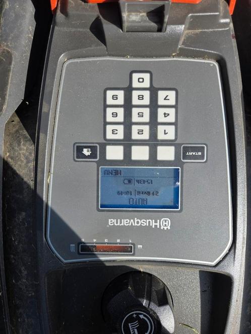 Husqvarna automatique 105, Tuin en Terras, Robotmaaiers, Gebruikt, Ophalen