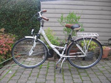 28 inch witte damesfiets met 21 versnellingen kader 50 beschikbaar voor biedingen