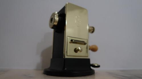 El Casco Puntenslijper Goud & Zwart M-430 LN, Antiek en Kunst, Antiek | Schoolplaten, Ophalen
