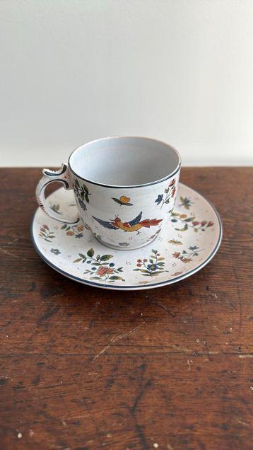 Porseleinen theekopje met decoratief patroon beschikbaar voor biedingen