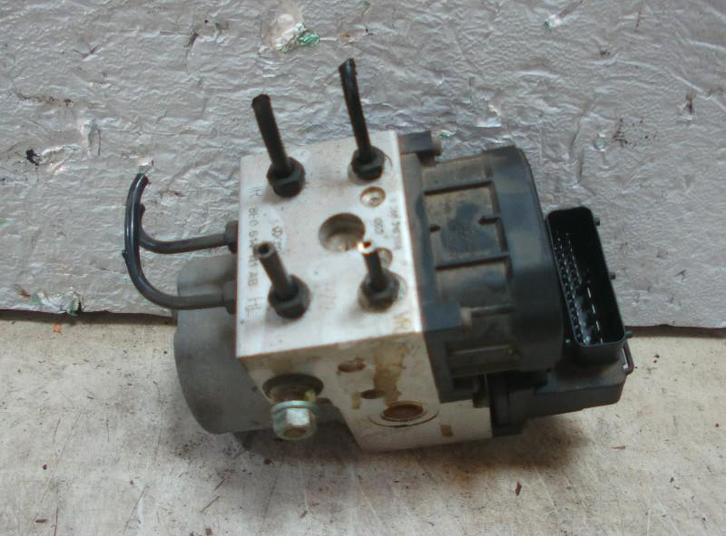 ABS POMP Volkswagen Passat (3B2) (8eo-614-111-ab), Auto-onderdelen, Overige Auto-onderdelen, Volkswagen, Gebruikt
