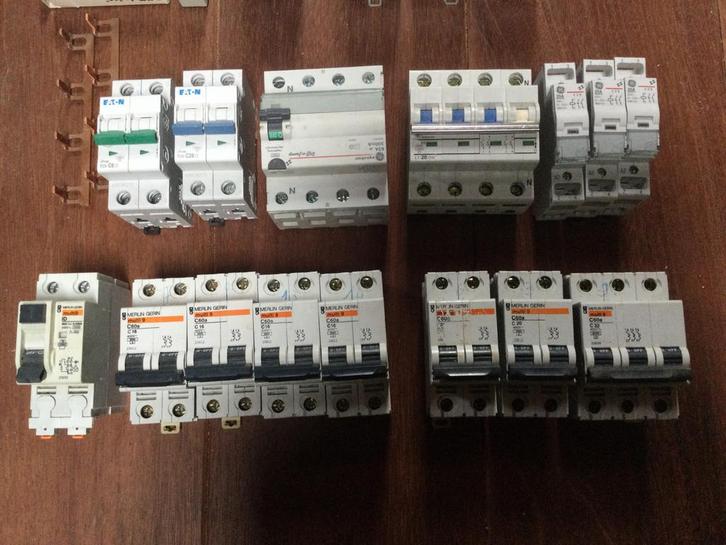 Zekering/automaten, aardlekschakelaars, tijdrelais, etc.., Doe-het-zelf en Bouw, Elektriciteit en Kabels, Gebruikt, Schakelaar