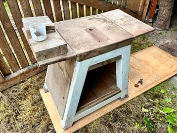 Beeldhouwers werkbank beschikbaar voor biedingen