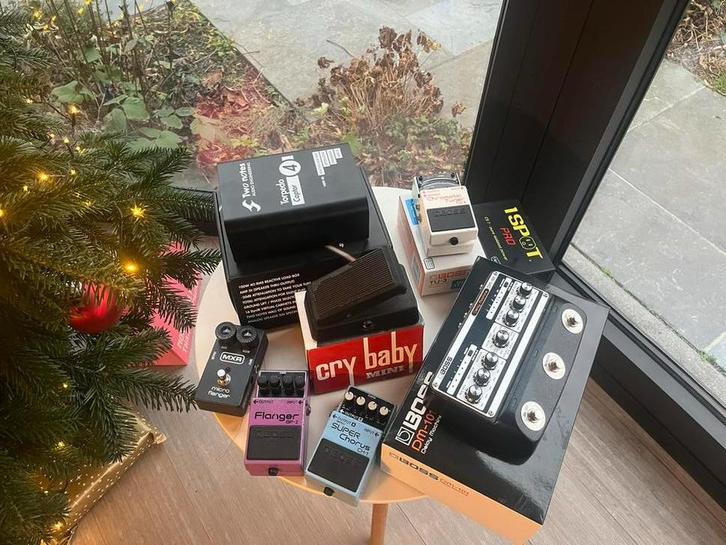 Diverse effectpedalen boss delay chorus flanger attenuator, Musique & Instruments, Effets, Comme neuf, Chorus, Enlèvement ou Envoi