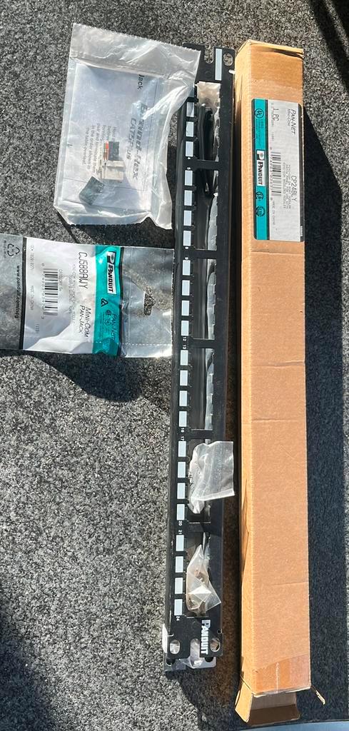 19-inch horizontale patchpanel met 24 poorten, Computers en Software, Netwerk switches, Zo goed als nieuw, Ophalen