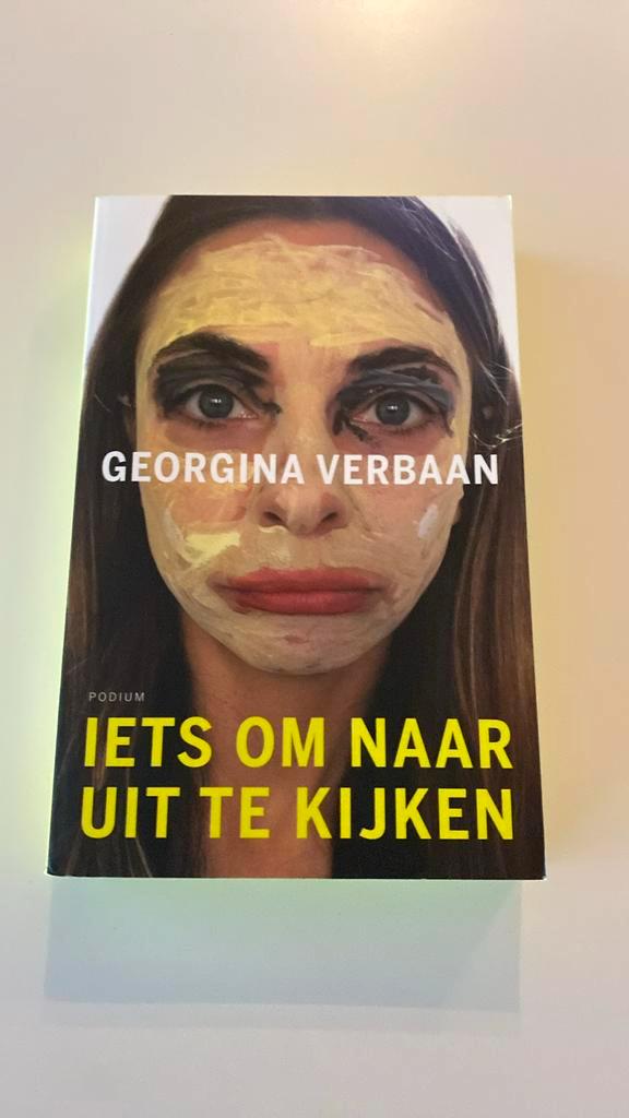 Georgina Verbaan - Iets om naar uit te kijken, Boeken, Essays, Columns en Interviews, Zo goed als nieuw, Ophalen of Verzenden